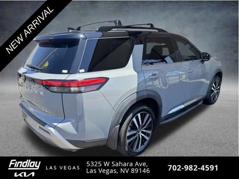 Used 2023 Nissan Pathfinder Platinum FWD image 4
