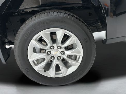 Used 2023 Chevrolet Silverado 1500 Custom AWD/4WD image 9