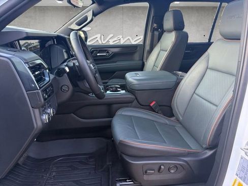 Certified 2025 GMC Yukon AT4 w/ AT4 Premium Package AWD/4WD image 18