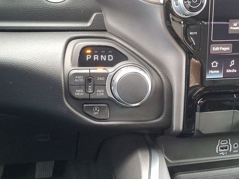 New 2026 RAM 1500 4x4 Crew Cab image 11