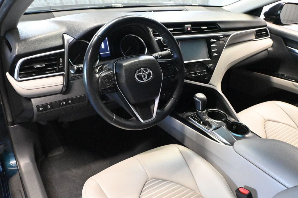 Used 2018 Toyota Camry SE FWD image 6