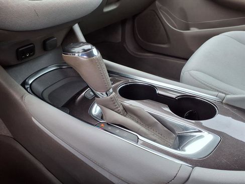 Used 2018 Chevrolet Malibu LT w/ Driver Confidence Package image 11