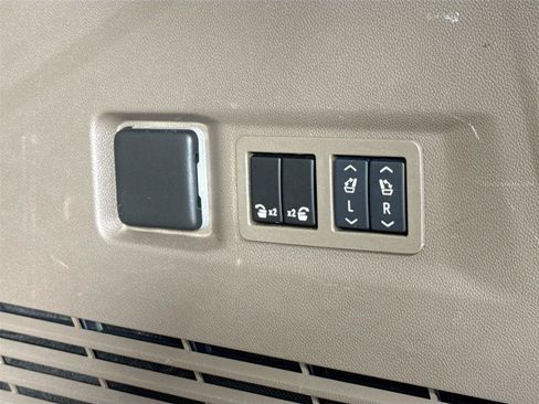 Used 2024 GMC Yukon Denali AWD/4WD image 41