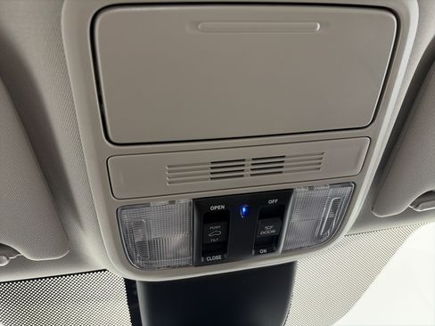 Used 2025 Honda Odyssey Touring image 41