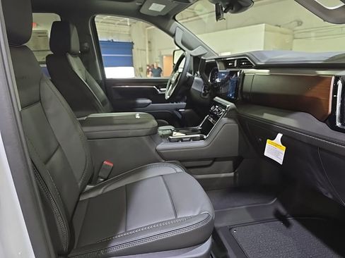 New 2026 GMC Sierra 3500 Denali w/ Denali Reserve Package AWD/4WD image 10