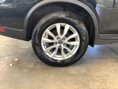 Used 2020 Nissan Rogue SV AWD/4WD image 12
