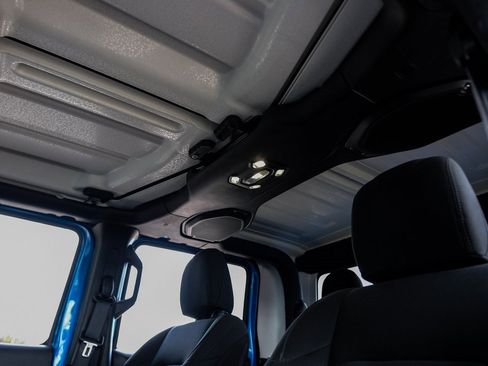 Used 2021 Jeep Gladiator Willys image 42