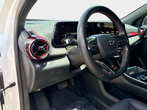 Used 2025 Chevrolet Equinox RS FWD image 19