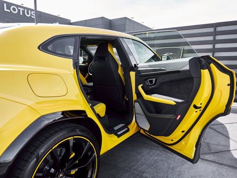 Used 2021 Lamborghini Urus AWD/4WD image 25