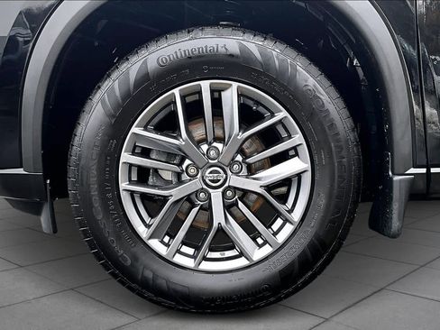 Used 2021 Nissan Rogue S image 11