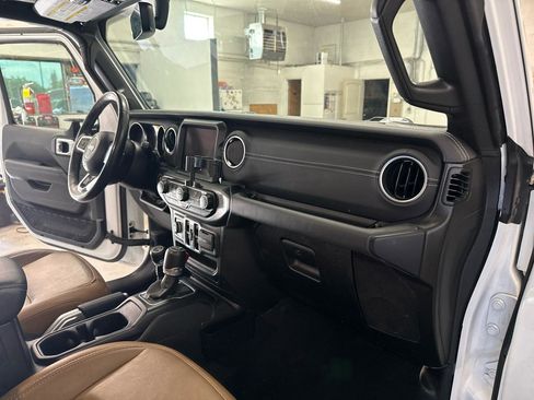 Used 2022 Jeep Wrangler Unlimited Sahara w/ Cold Weather Group AWD/4WD image 56