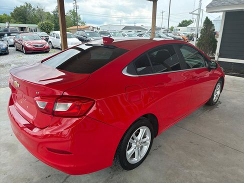 Used 2017 Chevrolet Cruze LT FWD image 5