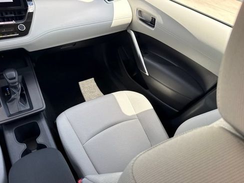 Used 2026 Toyota Corolla Cross L FWD image 26