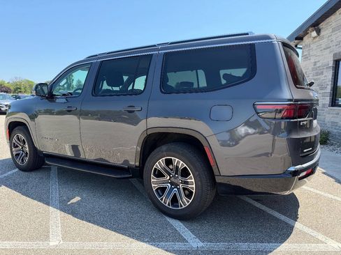 Used 2022 Jeep Wagoneer Series III w/ Convenience Group I AWD/4WD image 4
