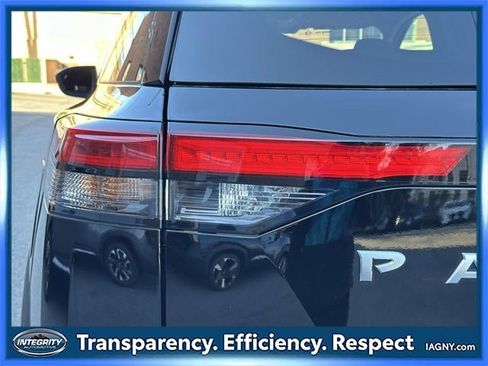 Certified 2024 Nissan Pathfinder SV image 12