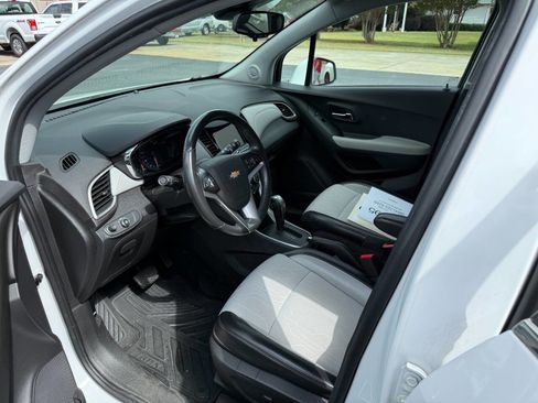 Used 2019 Chevrolet Trax LT w/ LT Convenience Package image 7