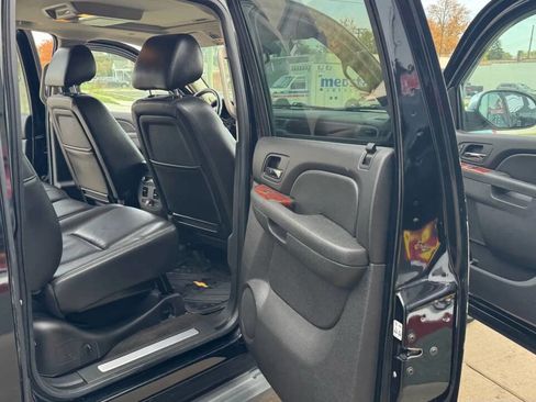 Used 2012 Chevrolet Avalanche LTZ image 21