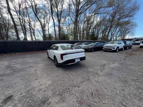 Used 2025 Kia K4 LXS image 16