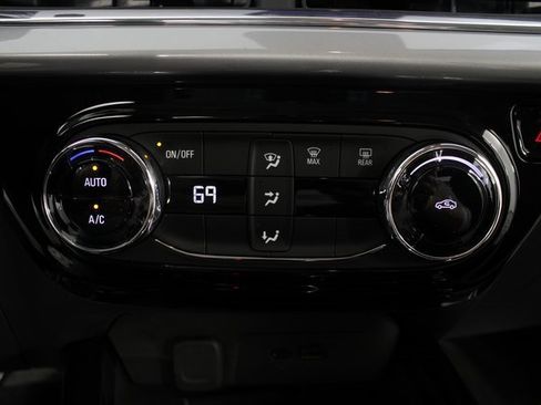 New 2026 Chevrolet Trax LT image 6