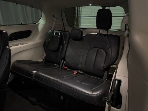 Used 2022 Chrysler Pacifica Touring-L w/ Uconnect Theater Family Group AWD/4WD image 27