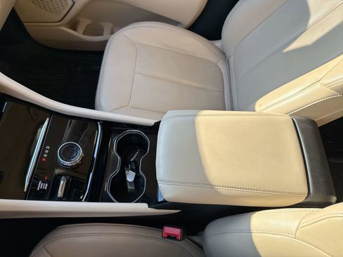 Used 2022 Jeep Grand Cherokee L Limited image 21