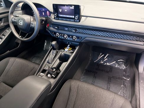 Used 2023 Honda Accord EX image 12