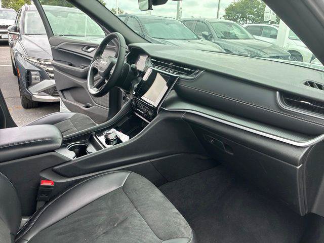 Certified 2025 Jeep Grand Cherokee Altitude AWD/4WD image 43
