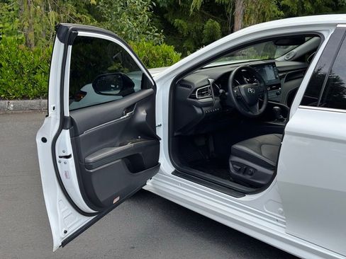 Used 2024 Toyota Camry XSE w/ Navigation Package FWD image 7