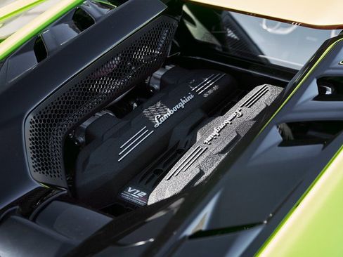 Used 2025 Lamborghini Revuelto image 26