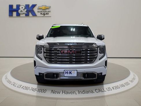 Used 2022 GMC Sierra 1500 Denali w/ Denali Reserve Package AWD/4WD image 2