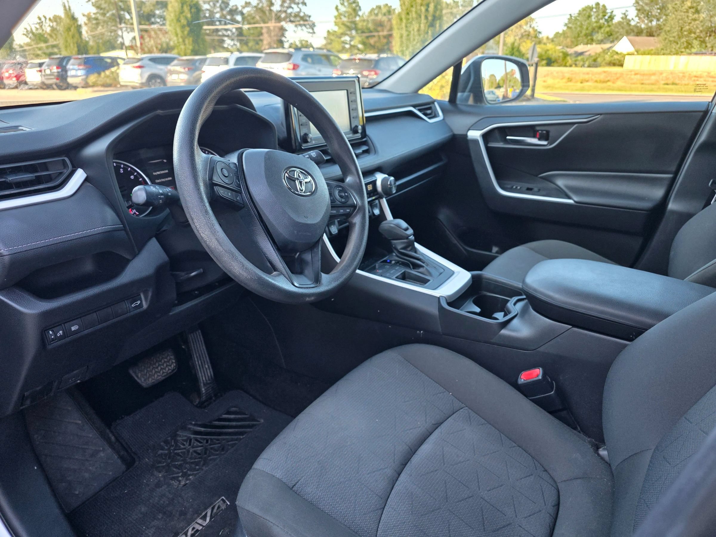Used 2021 Toyota RAV4 XLE w/ Convenience Package FWD image 13