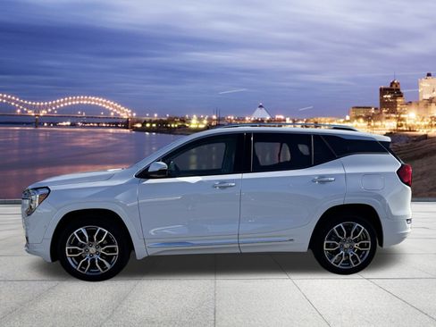 Used 2022 GMC Terrain Denali w/ Denali Premium Package image 2