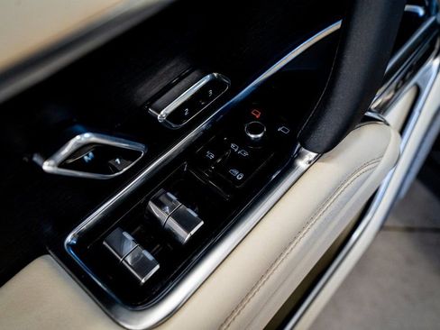 Used 2024 Land Rover Range Rover Autobiography image 33