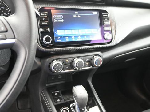Used 2024 Nissan Kicks SV FWD image 19