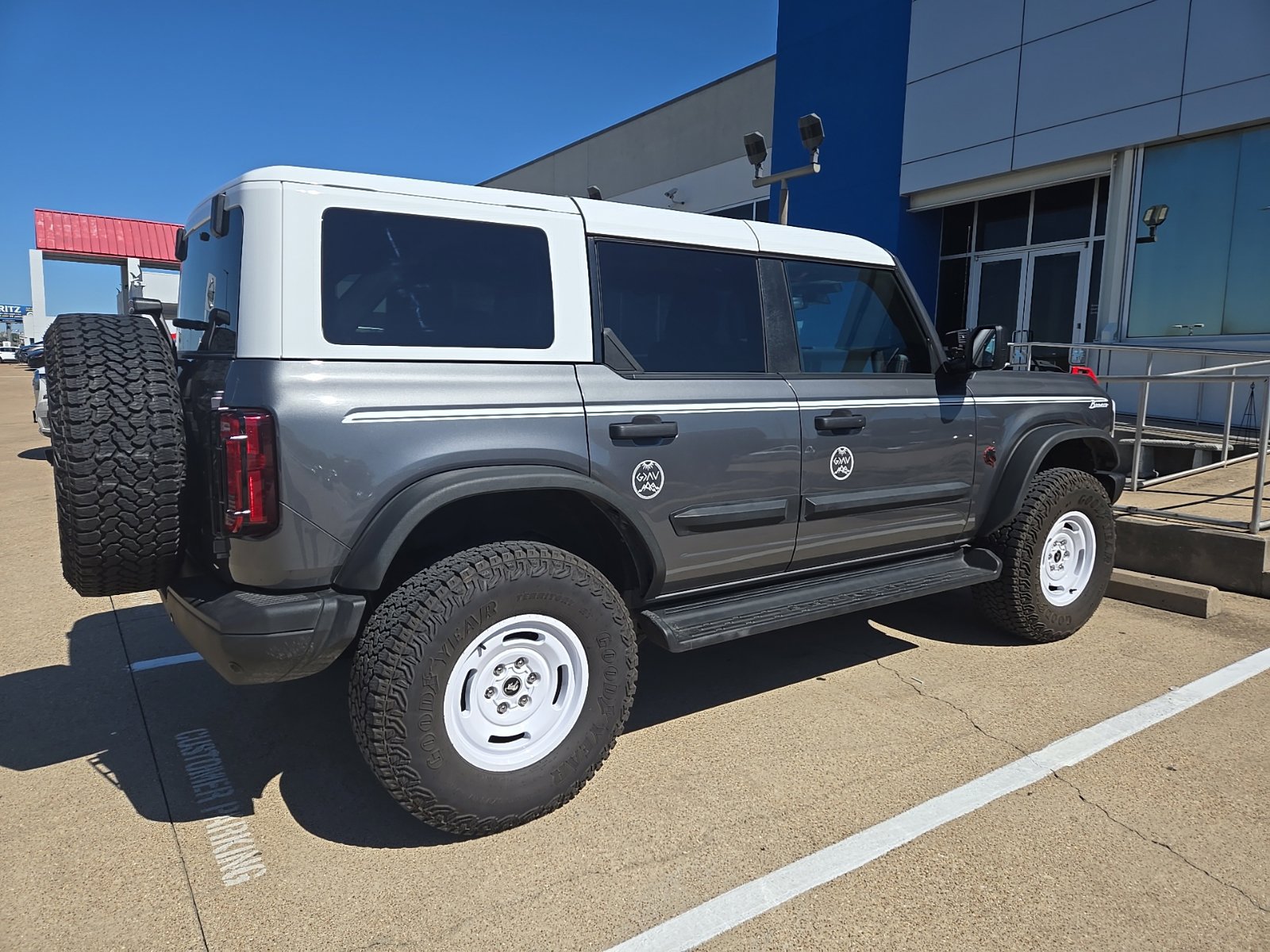 Used 2025 Ford Bronco Heritage Edition AWD/4WD image 5