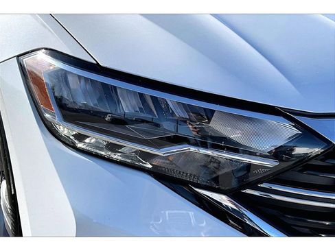 Used 2023 Volkswagen Jetta SE image 30