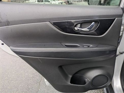 Used 2019 Nissan Rogue SL image 28