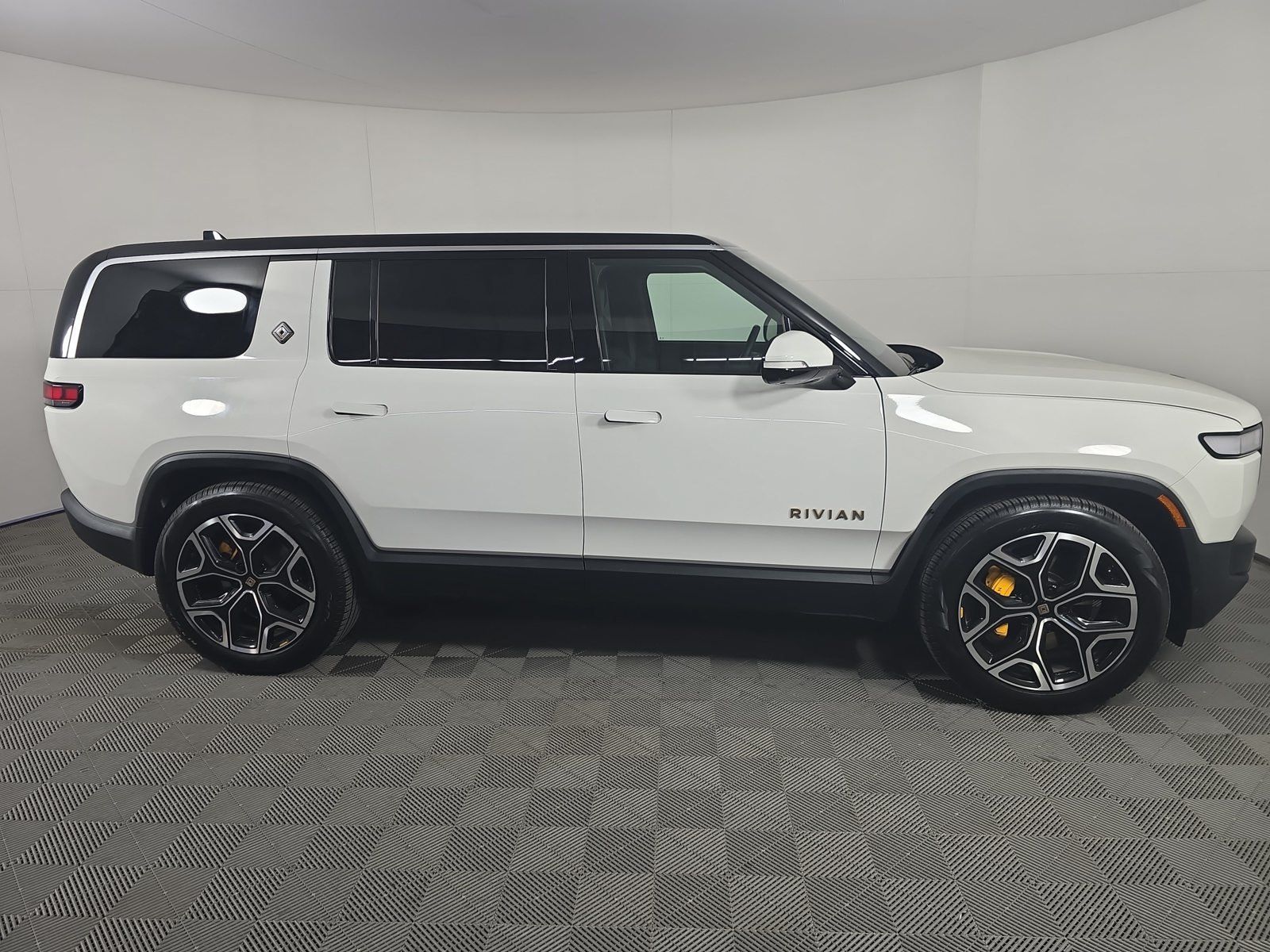 Used 2022 Rivian R1S Launch Edition Quad AWD/4WD image 6