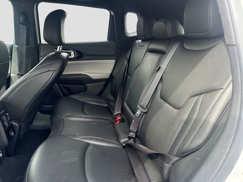 Used 2025 Jeep Compass Limited image 21