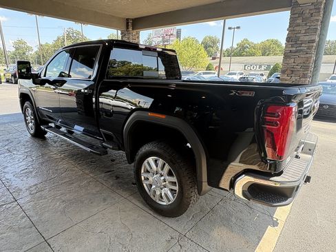Used 2024 GMC Sierra 2500 SLT w/ SLT Premium Package AWD/4WD image 8