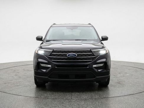 Used 2024 Ford Explorer XLT w/ Equipment Group 202A RWD image 2