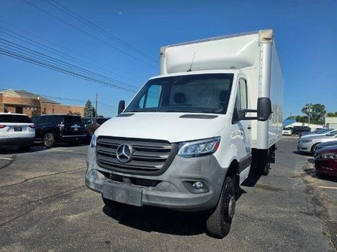 Used 2024 Mercedes-Benz Sprinter 3500 w/ Acoustic Package image 2