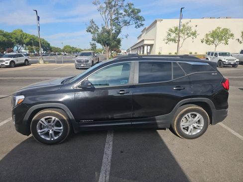 Used 2021 GMC Terrain SLE w/ Driver Convenience Package FWD image 4