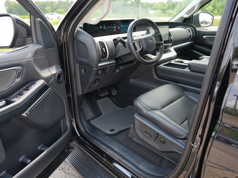 Used 2026 Ford Expedition Max Platinum AWD/4WD image 15