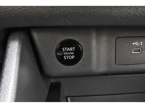 Certified 2025 Nissan Rogue SV image 27