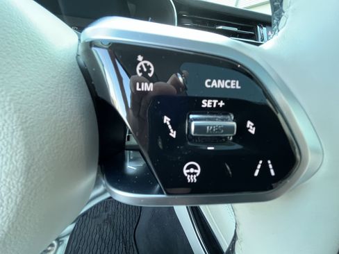 Certified 2023 Jaguar F-PACE S image 21