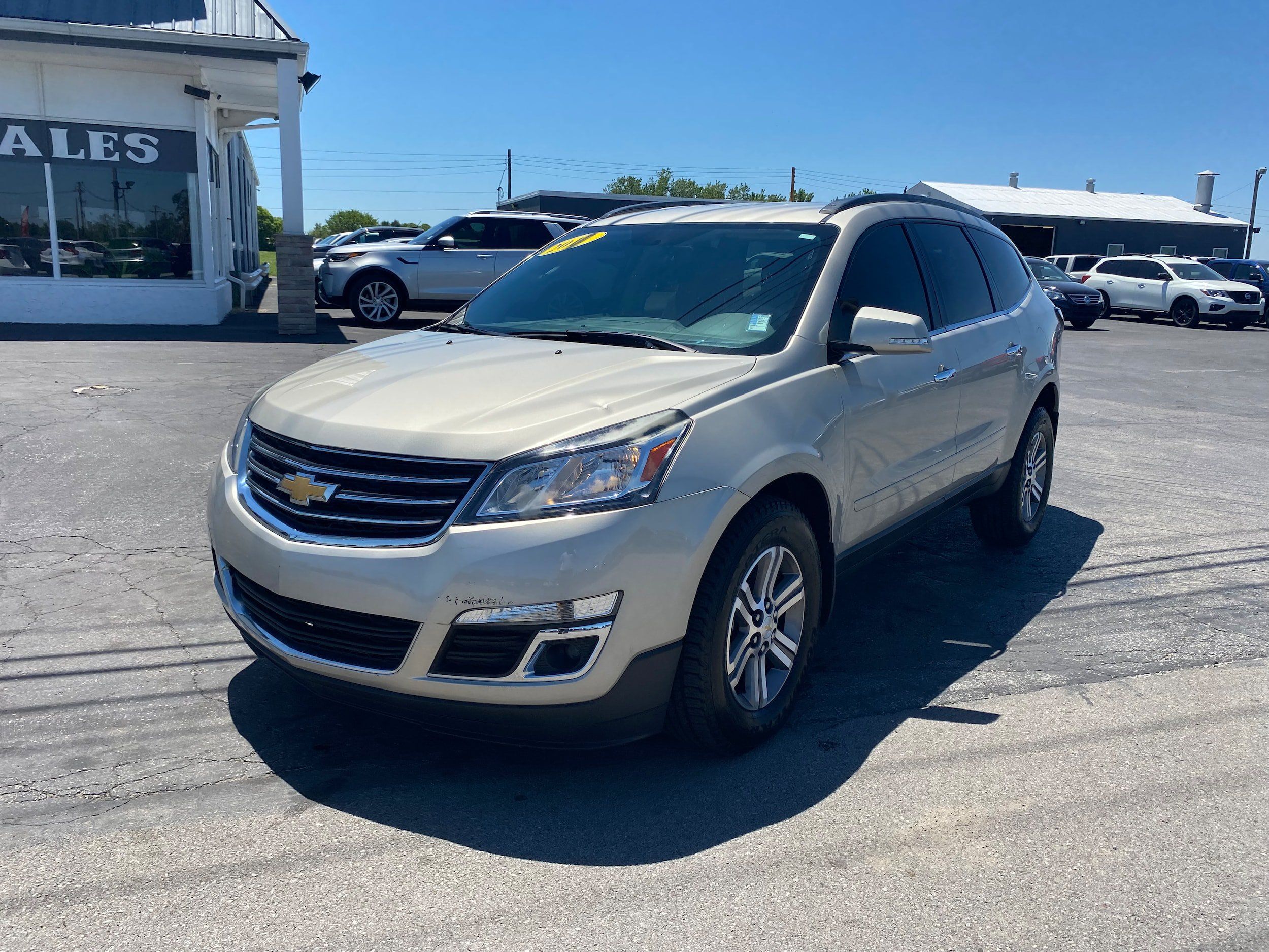 Used 2017 Chevrolet Traverse LT FWD image 1