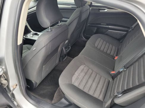 Used 2017 Ford Fusion SE w/ Fusion SE Technology Package FWD image 6