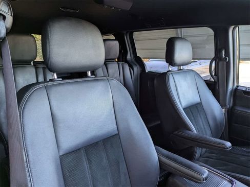 Used 2015 Dodge Grand Caravan SXT image 6