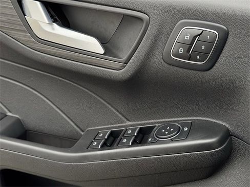 Certified 2025 Ford Escape Platinum image 26